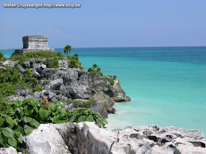 Tulum Tulum is a small site at the azure-blue Caraiben coast nearby the populair city of Playa del Carmen. Stefan Cruysberghs